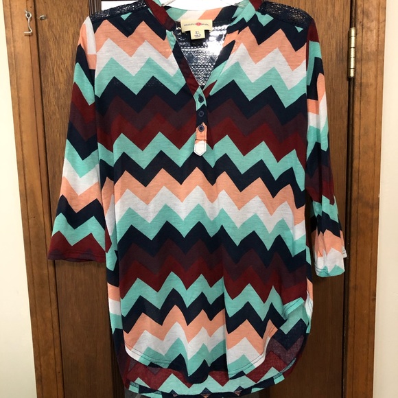 Wishful Park Tops - 2/$15🍁Beautiful Three Quarter Sleeve ZigZag Shirt